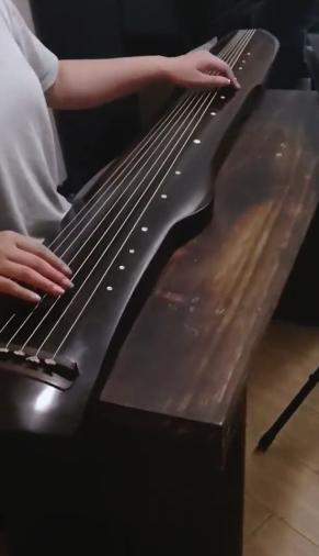 老师傅古筝演奏,很厉害哟,有点想学了