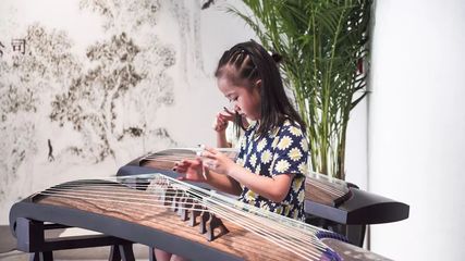 你弹古筝的样子,真美!