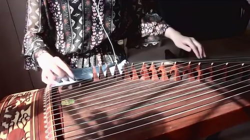 弦动韵生 美女古筝演奏中的古典韵味